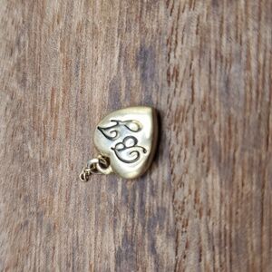 Betsey Johnson‎ heart pendant